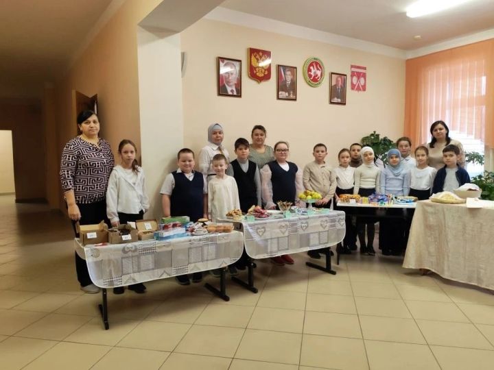 В Тетюшской татарской школе прошла традиционная благотворительная ярмарка!