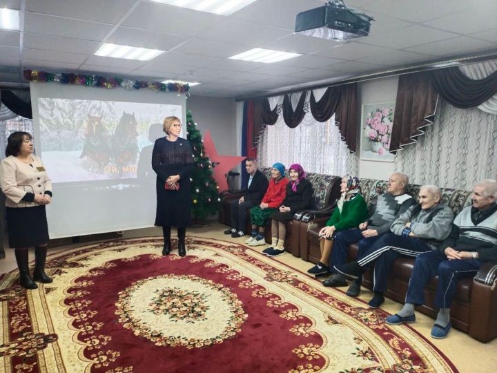 Министр труда Татарстана поздравила жителей Тетюшского Дома-интерната