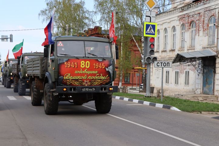 В Тетюшах отметили 80-летие Победы автопробегом