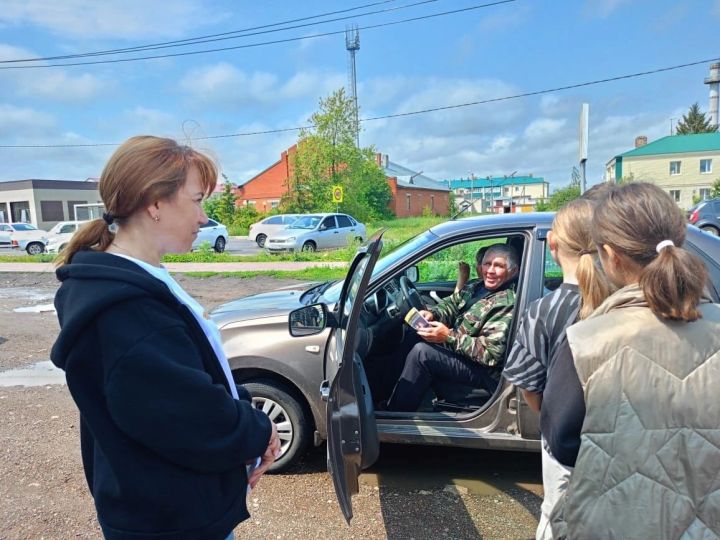 «Стань заметен!»: Школьники Тетюш провели акцию по  БДД