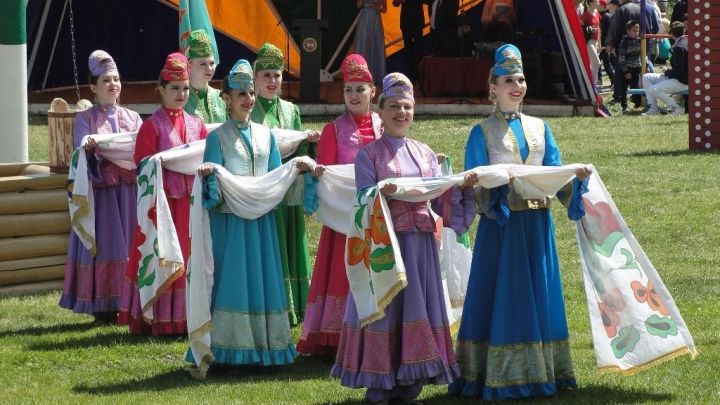 Церемония сбора подарков к Сабантую в Казани: грандиозное событие с участием конных повозок