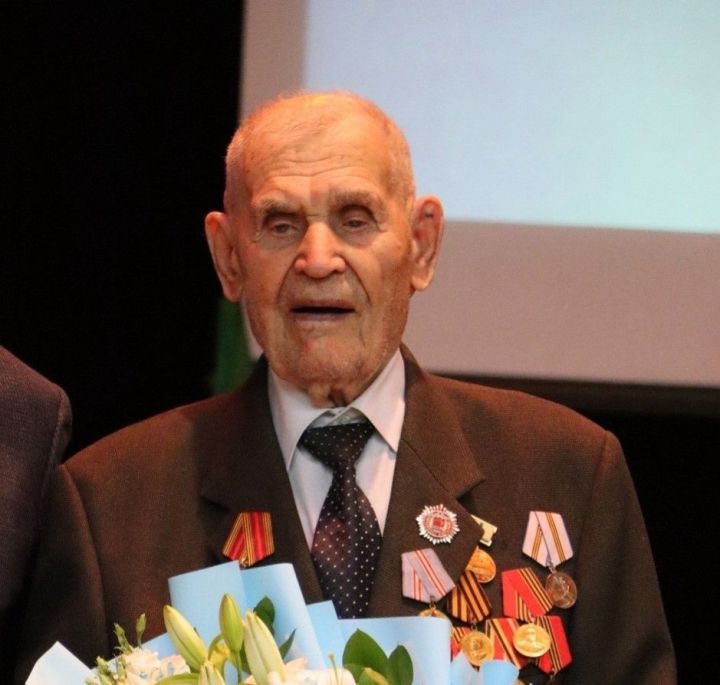 Удостоен высокого звания