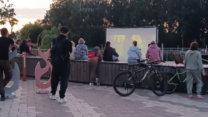Фестиваль уличного кино в Тетюшах