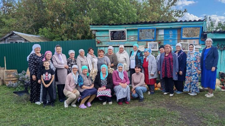 Келәштә  “Туган авылым- Татарстанның бер почмагы” дип аталган туган якны өйрәнү сәгате узды