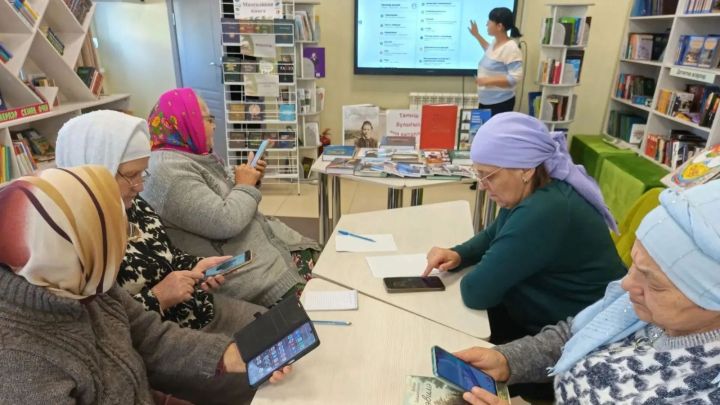 Пенсионеры из Кляшева осваивают смартфоны