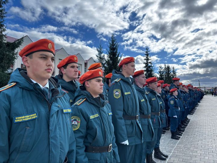 Тәтештә гражданнарны яклау көллиятенең беренче курс студентлары ант кабул итте
