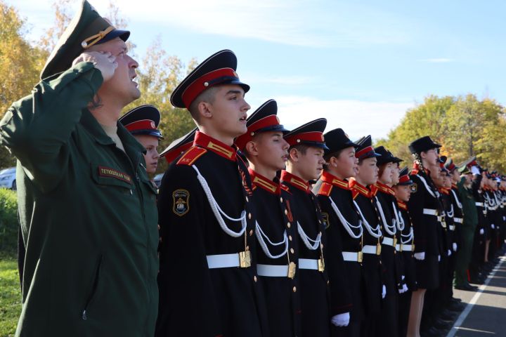В Тетюшской кадетской школе-интернате посвятили в кадеты 40 воспитанников