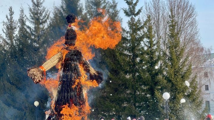 Штраф до 400 тысяч рублей грозит нарушителям правил сжигания чучела Масленицы