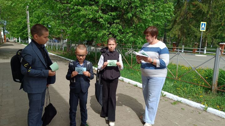 В Тетюшах провели акцию, посвящённую Детскому телефону доверия