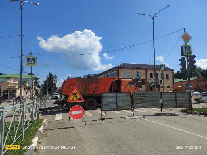Дорога по улице Горького в Тетюшах частично перекрыта