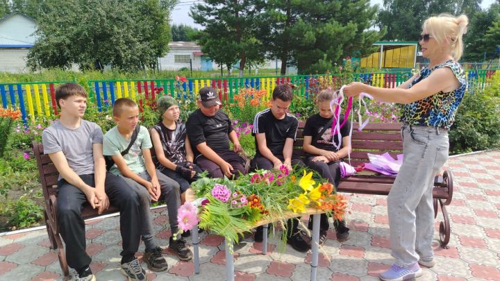 Мастер-класс «Цветы бывают разные!» прошел в Тетюшском районе Татарстана