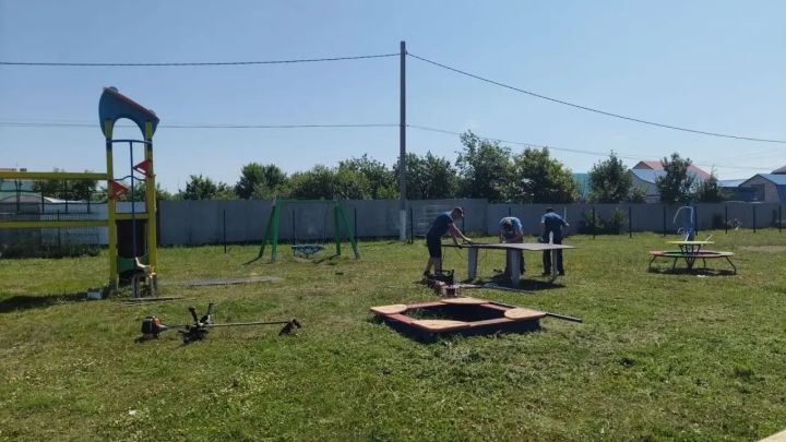 Тетюшене объединились: в микрорайоне обновили теннисный стол и убрали площадки