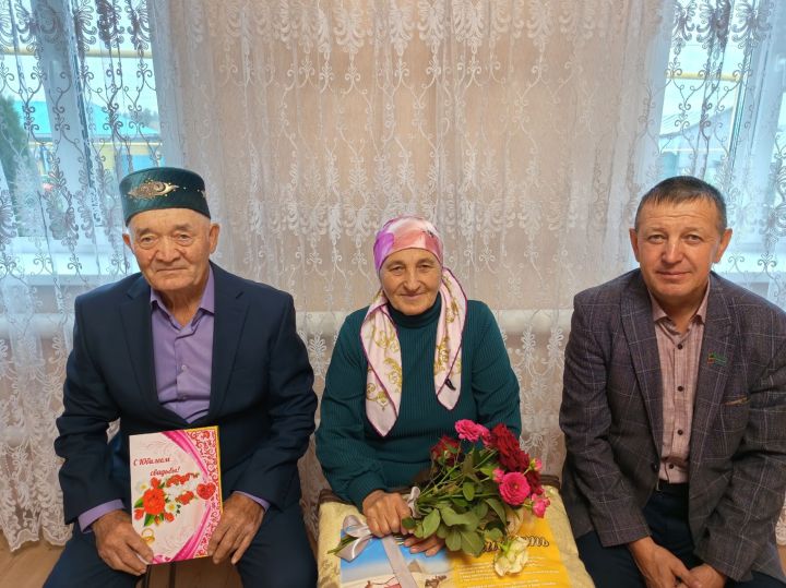 Супруги Ахмановы отметили изумрудную свадьбу