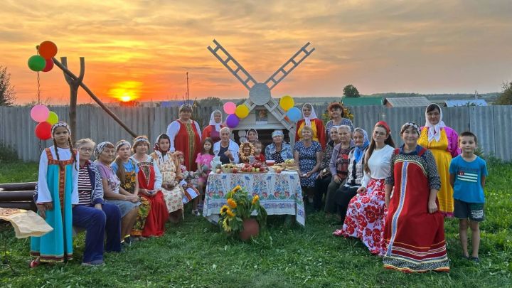 Праздник «Медовый Спас — здоровье припас» собрал жителей деревни