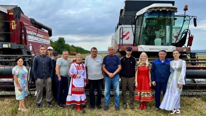 Агитбригада Тетюшского РДК выступила перед тружениками ООО «Маяк»