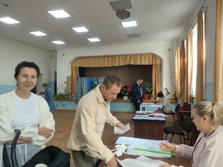 Семья Таймановых из Тетюш проголосовала на выборах в Госдуму всем составом