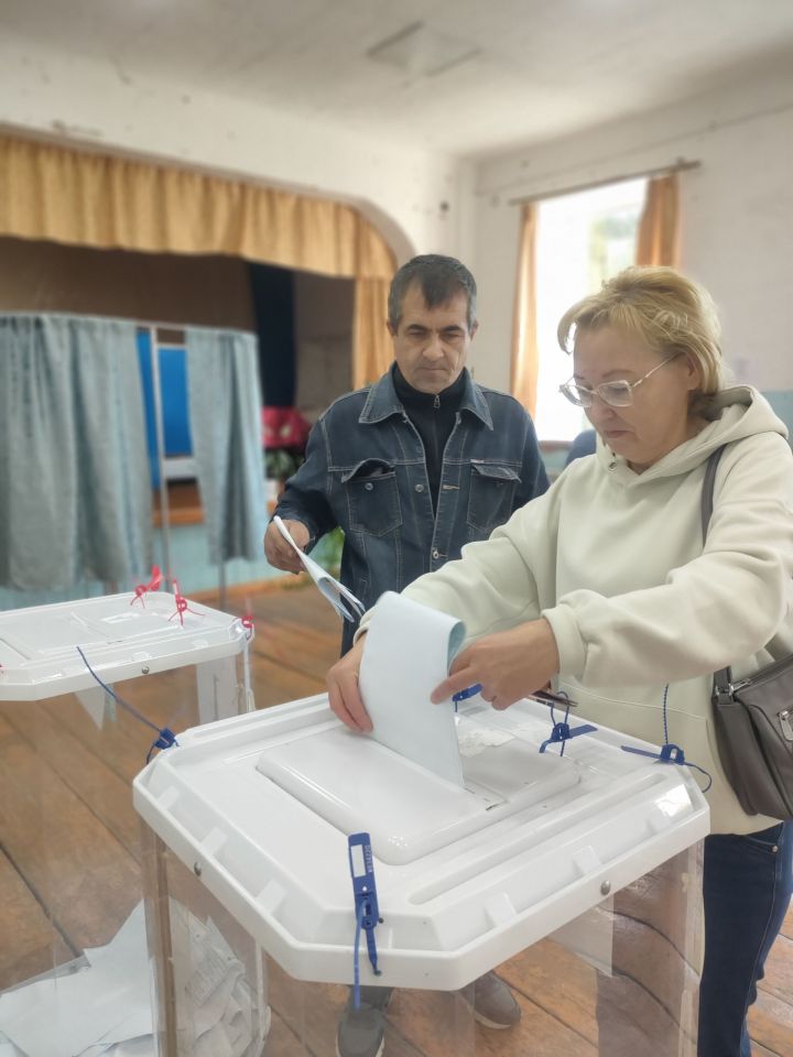 Избиратели в Тетюшах активно голосуют на выборах депутатов Госдумы