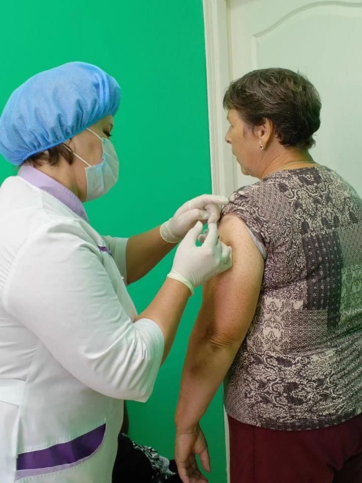 Тетюшане совмещают голосование и вакцинацию