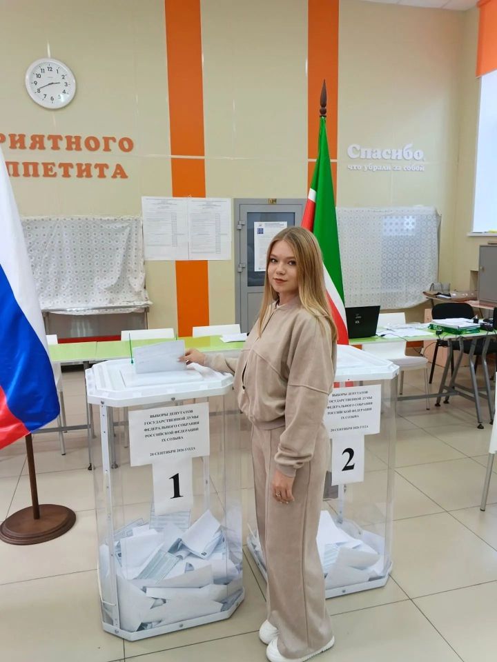 Студентка впервые проголосовала в Тетюшах
