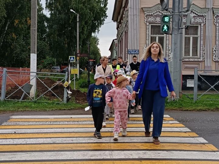 Дошкольники Тетюш напомнили взрослым о правилах дорожного движения