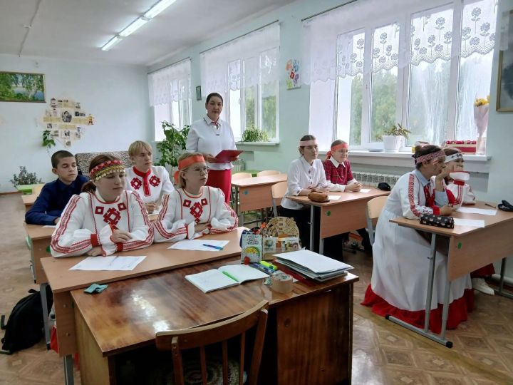 Тетюшские школьники и педагоги приняли участие во Всероссийском диктанте