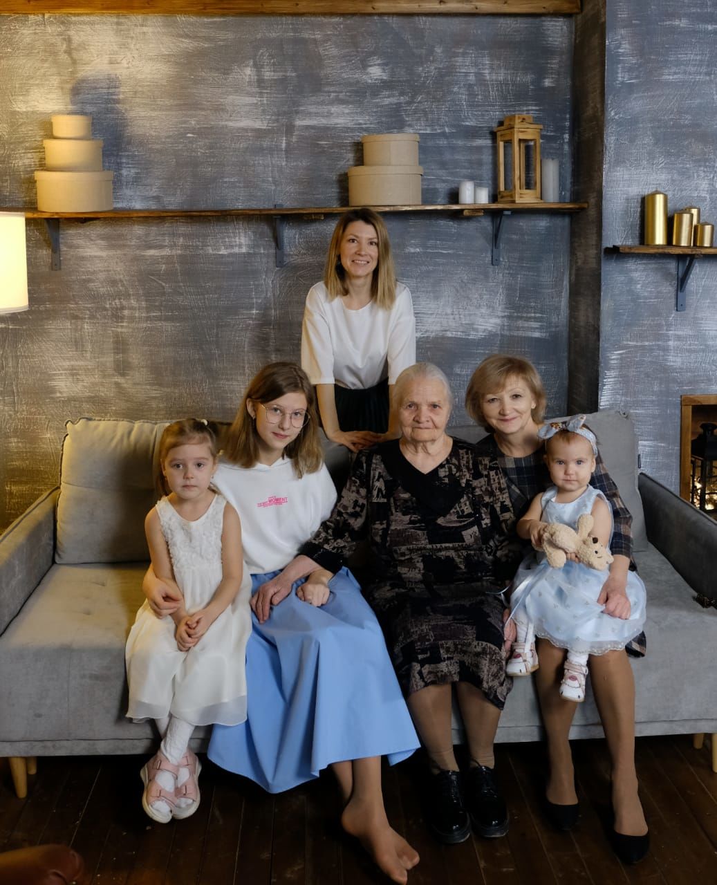 Внучка горбачева. 5 Поколений женщин. Семья с тремя дочерьми. Мать и дочь. 4 Поколения женщин на одном фото.