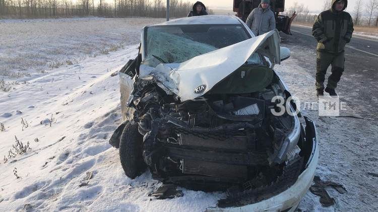 Двое детей пострадали в ДТП с легковушкой и грузовиком в Татарстане