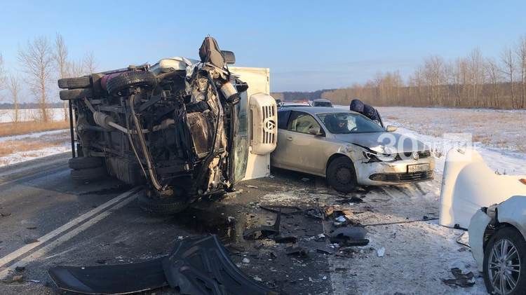 Двое детей пострадали в ДТП с легковушкой и грузовиком в Татарстане