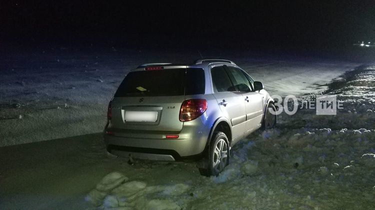 При лобовом столкновении двух легковушек на трассе в Татарстане пострадали шесть человек