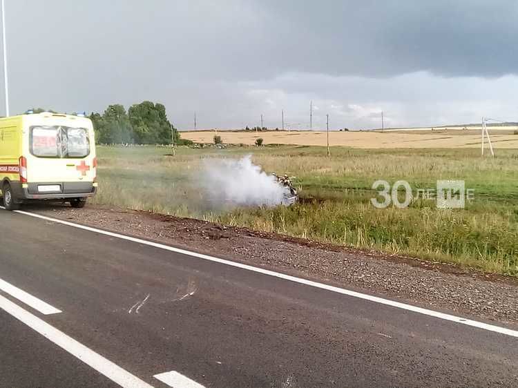 В Татарстане  в результате ДТП  полностью выгорел внедорожник