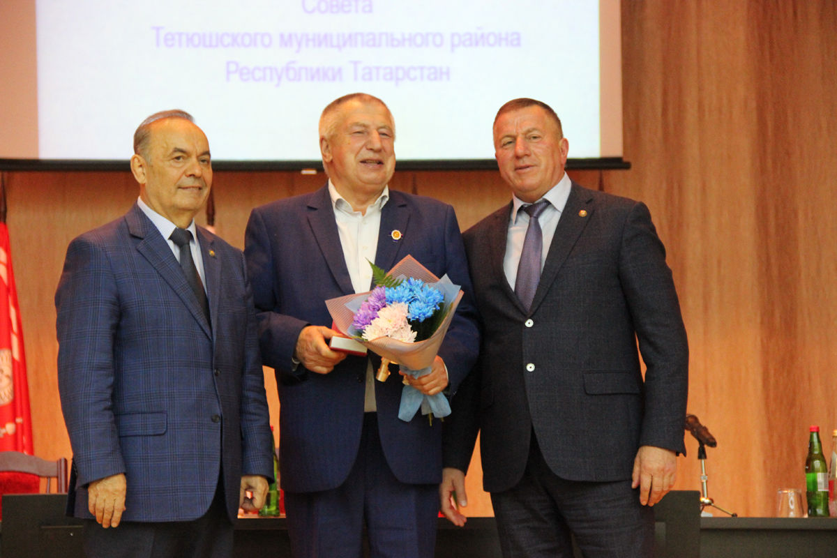 Памятным знаком «100 лет образования Татарской АССР» награждены почетные граждане Тетюшского района