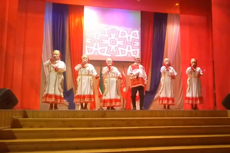 В Тетюшах в РДК проходит концерт, посвященный Дню народного единства и Дню Конституции РТ