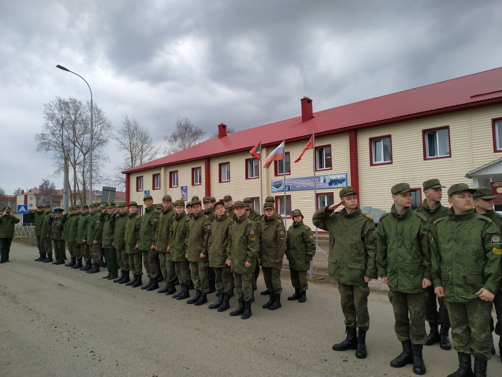 В школах Тетюшского района подняли флаги России и Татарстана