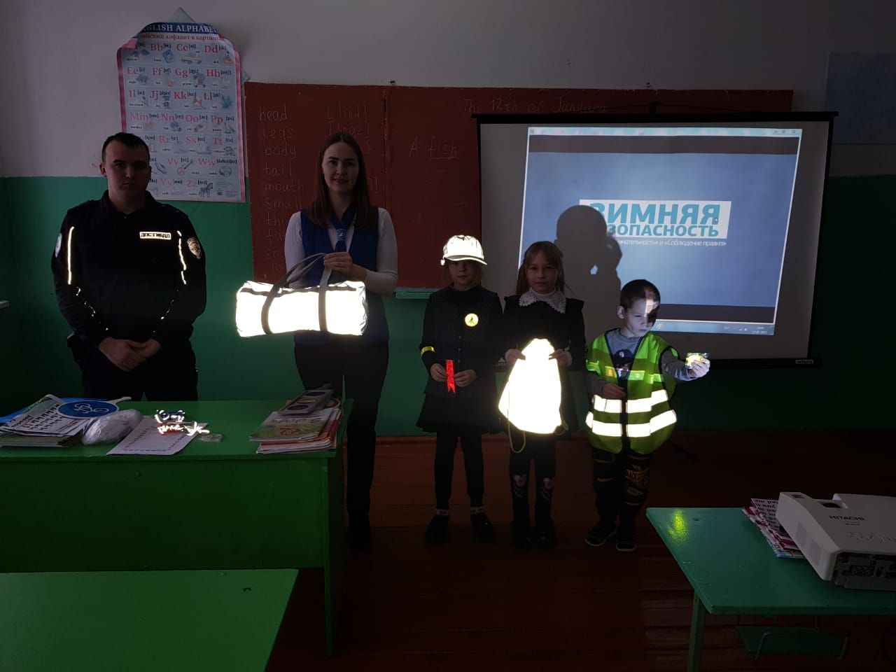 С учащимися и воспитанниками Малошемякинской школы проведено мероприятие о безопасности на дорогах