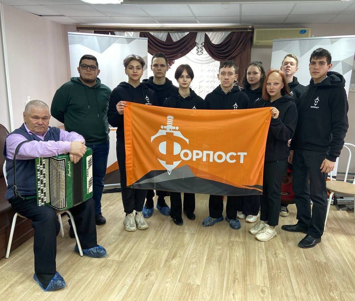 Активистами молодежного движения» Форпост» была подготовлена концертная программа