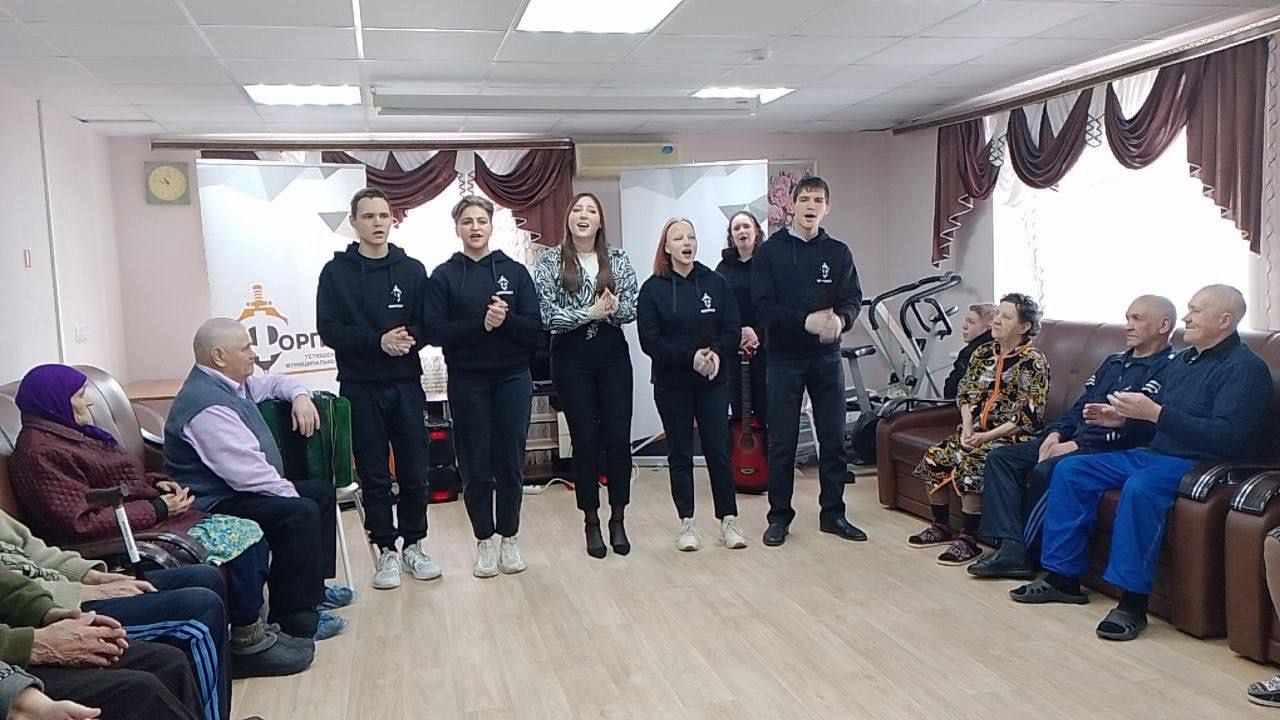 Активистами молодежного движения» Форпост» была подготовлена концертная программа