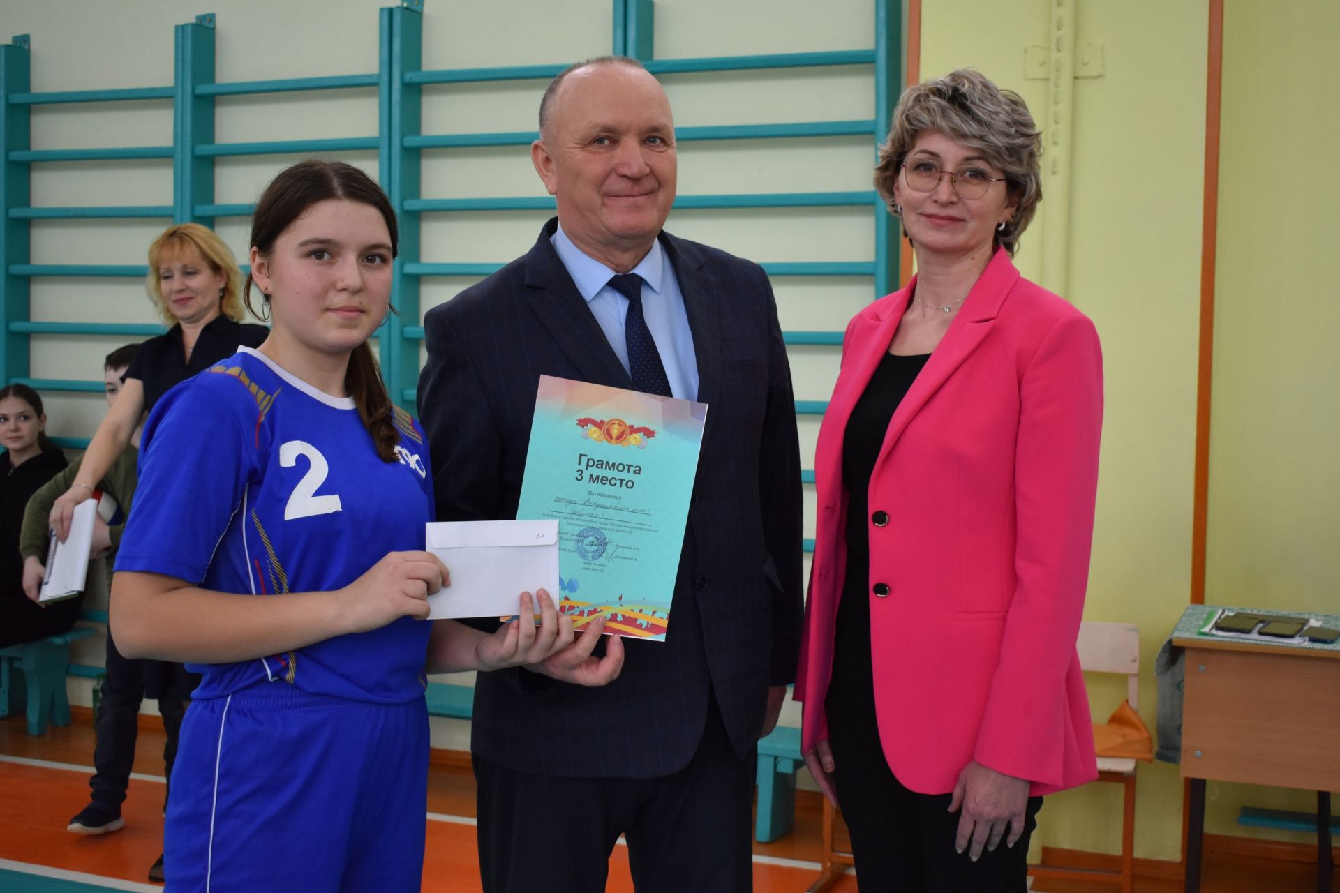 Победой команд Тетюшской средней школы №1 завершились соревнования по волейболу