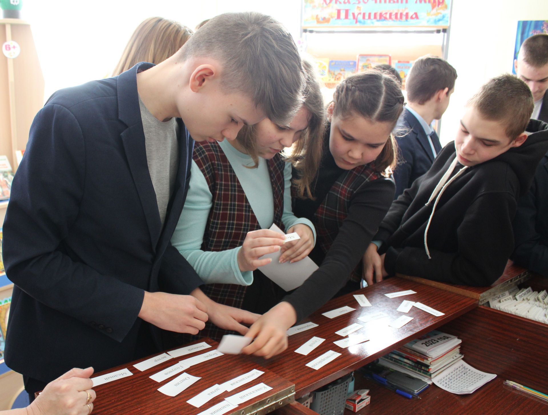 Балалар китапханәсендә «Мин илһамланып Пушкинны укыдым» әдәби уен узды
