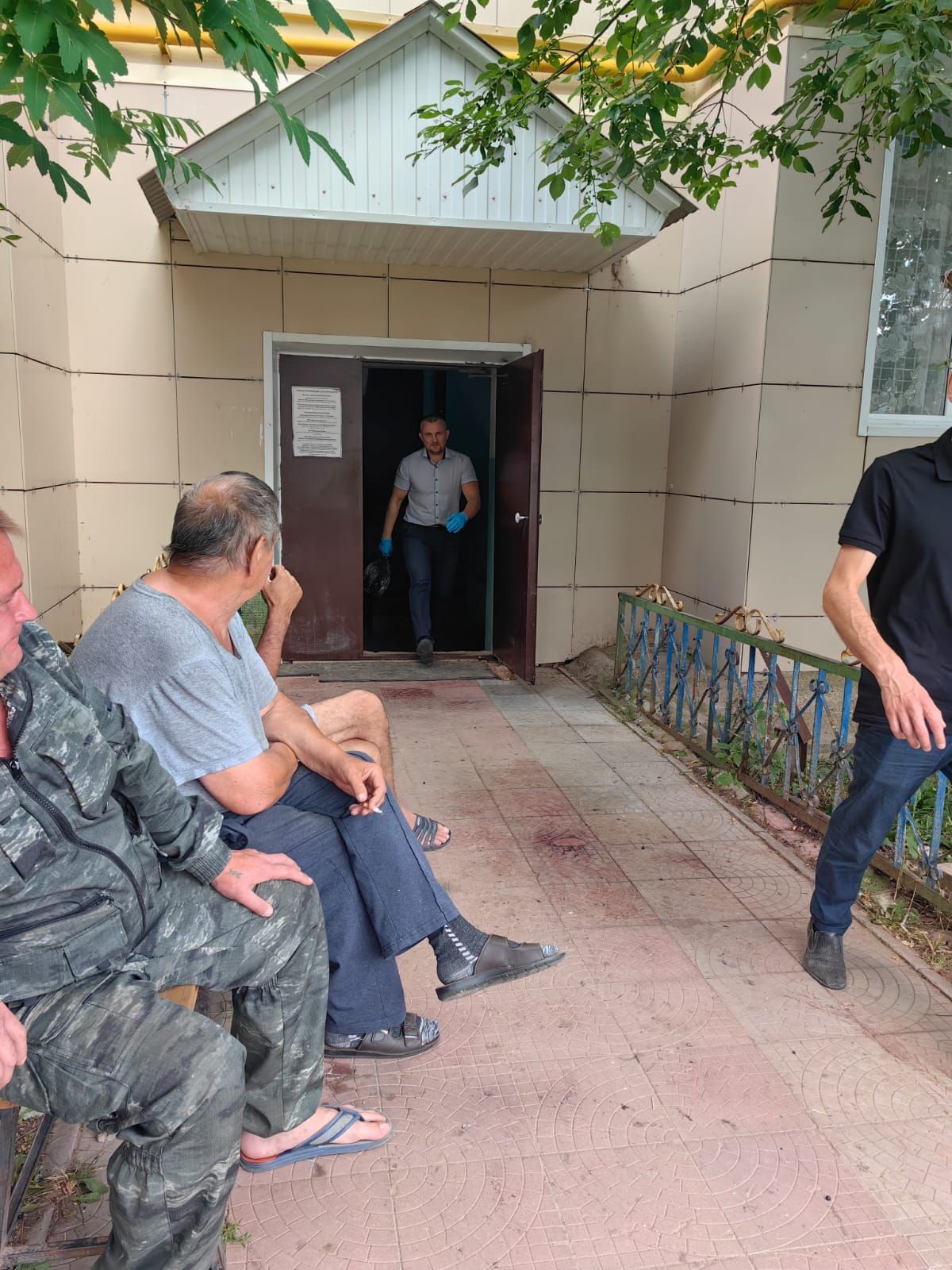 В Камском Устье, в квартире многоквартирного дома, обнаружены тела мужчины и женщины