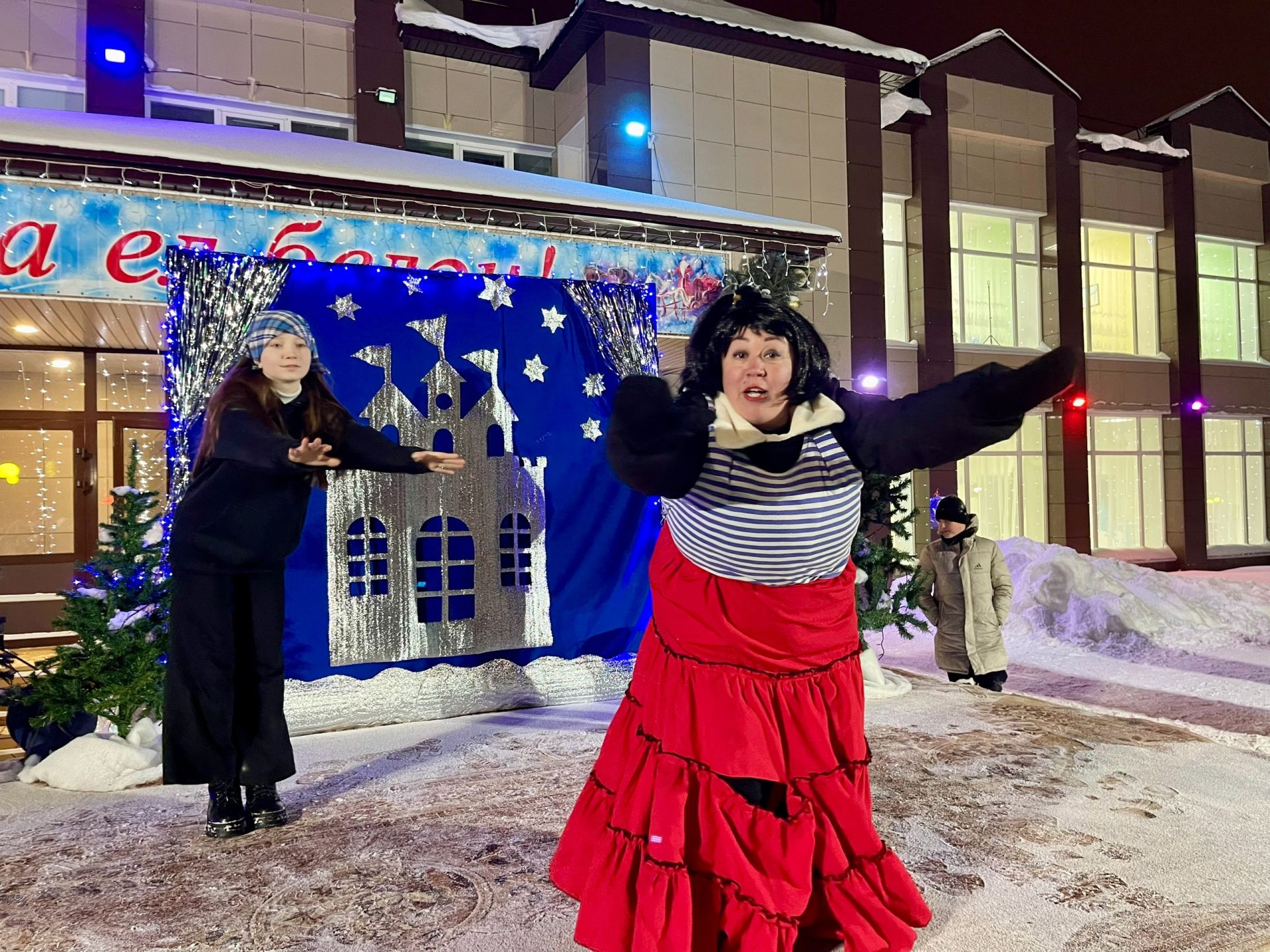 В Тетюшах яркими огнями зажглась главная городская елка