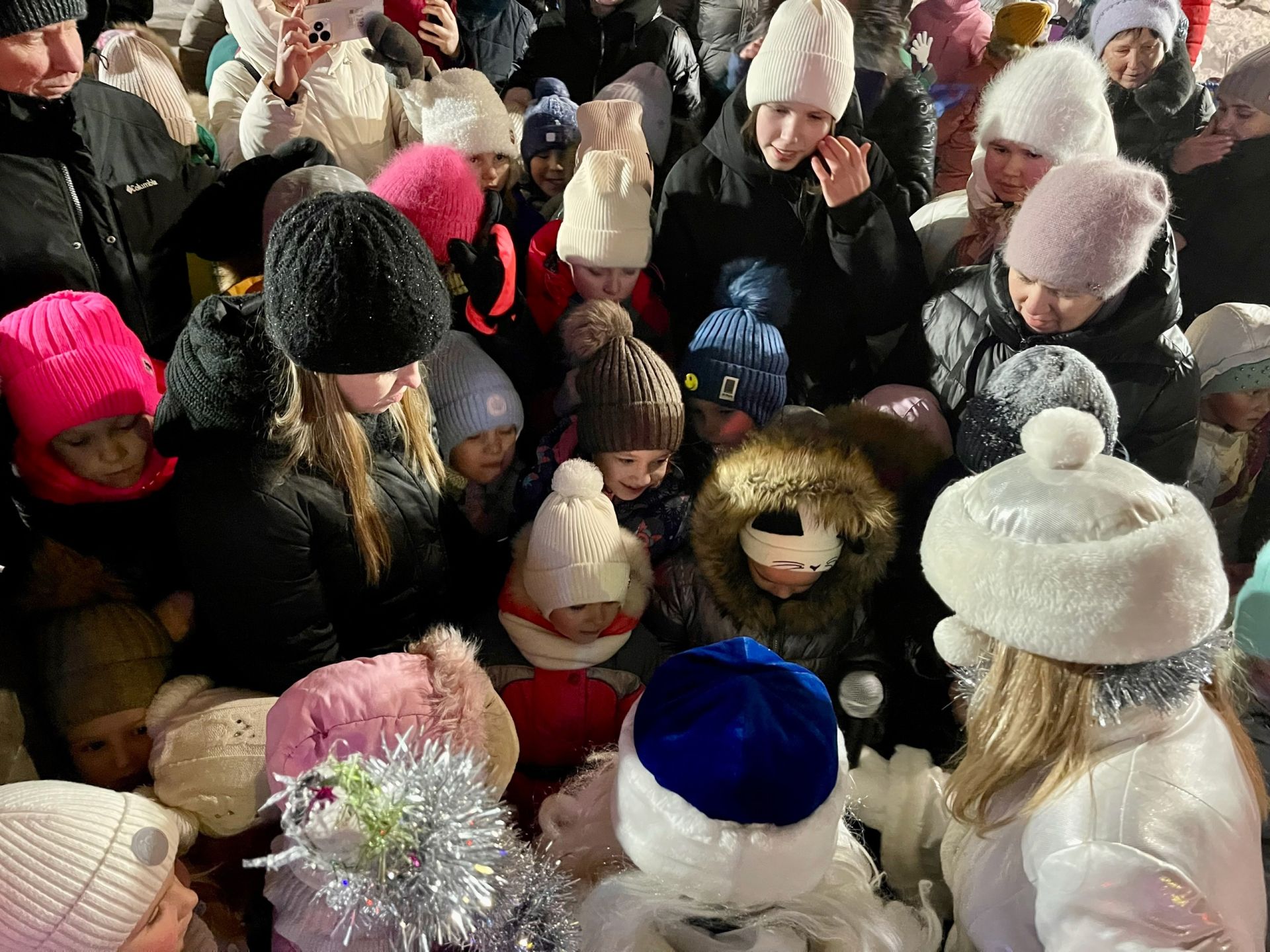 В Тетюшах яркими огнями зажглась главная городская елка