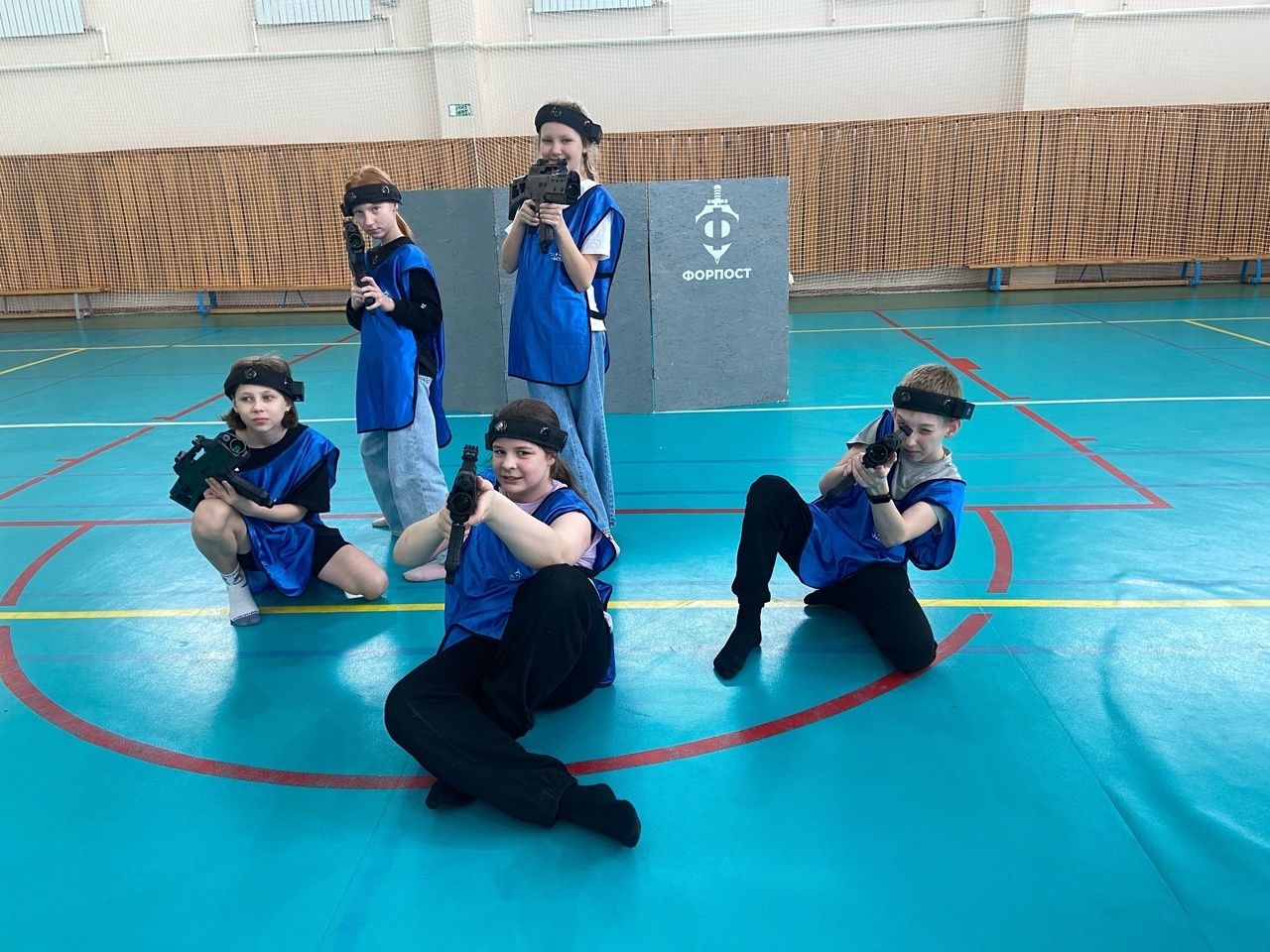 Для воспитанников лагеря «Чайка» провели спортивно-тактическую игру «Лазертаг»