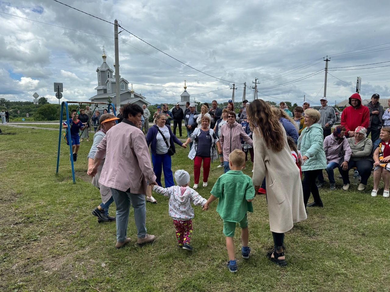 В день Святой Троицы, в Бессонове прошли праздничные мероприятия