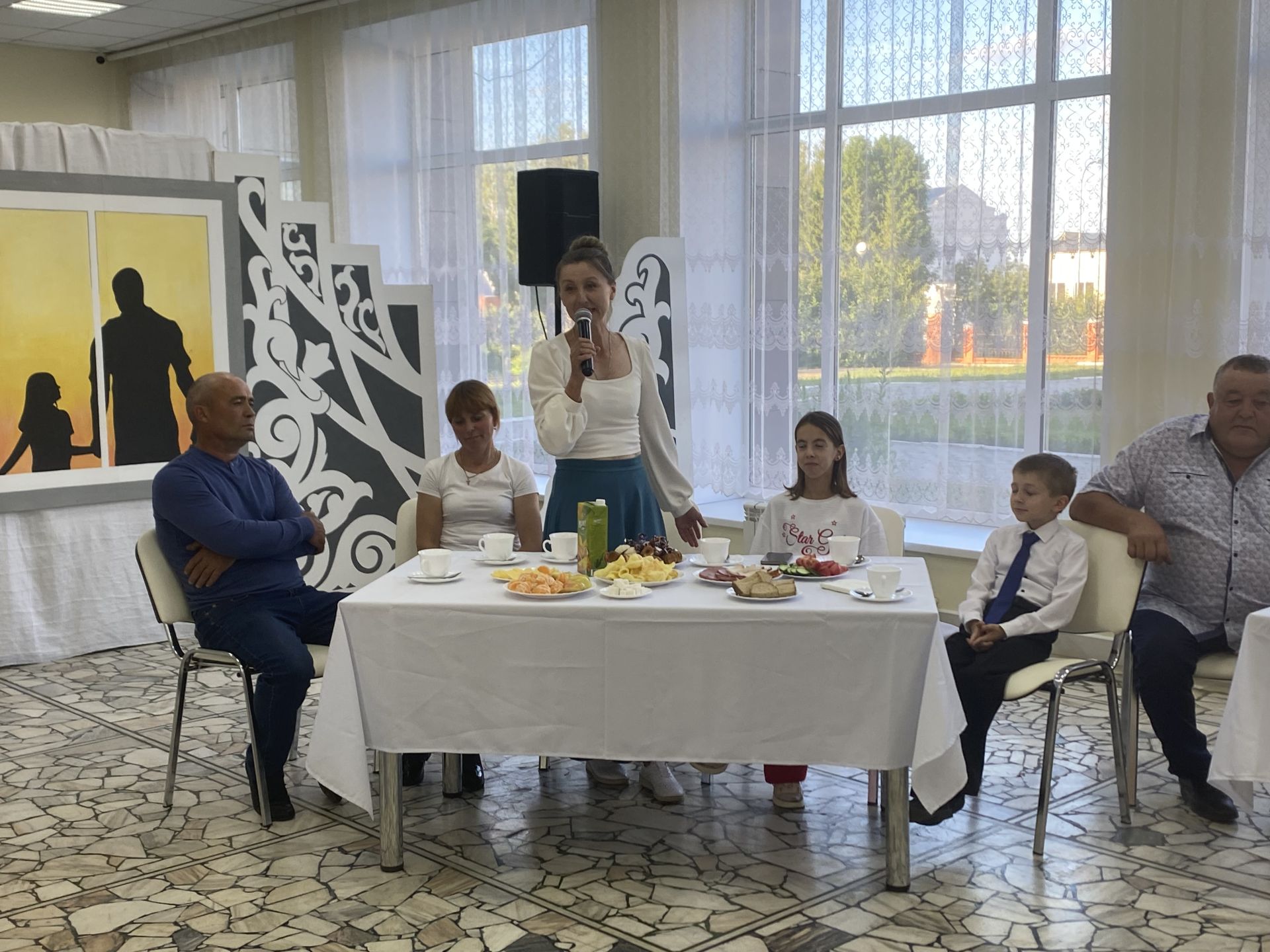 В Тетюшском РДК прошел вечер отдыха «Мир начинается с семьи»