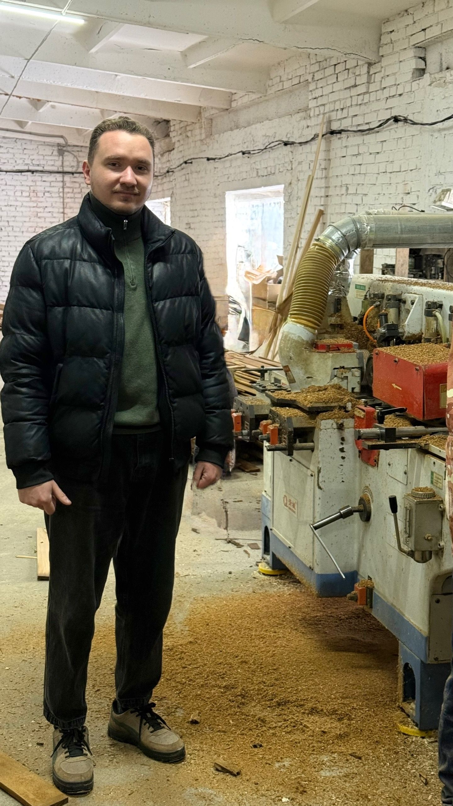 Осваивает перспективное направление