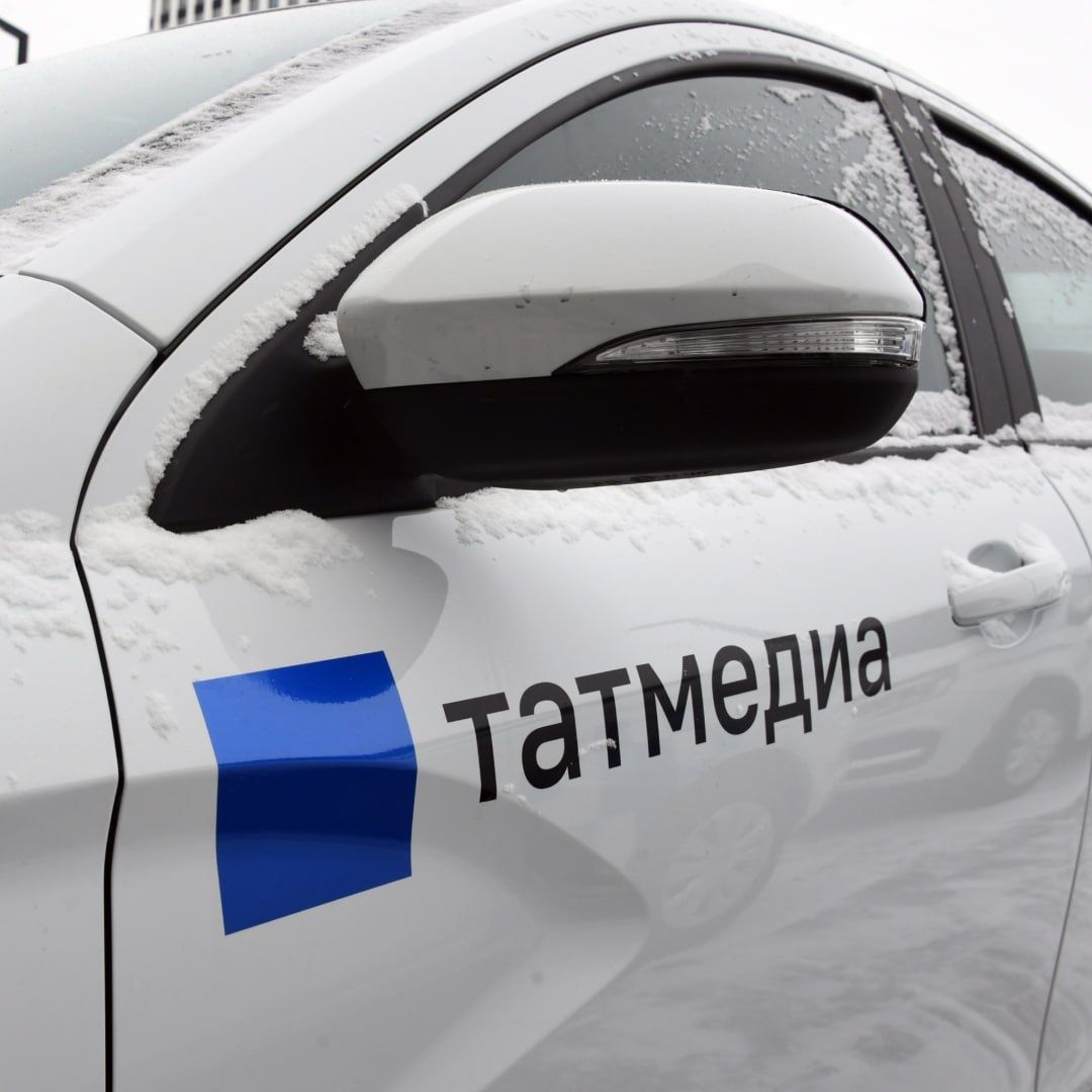 Рустам Минниханов передал автомобили редакциям «ТАТМЕДИА»