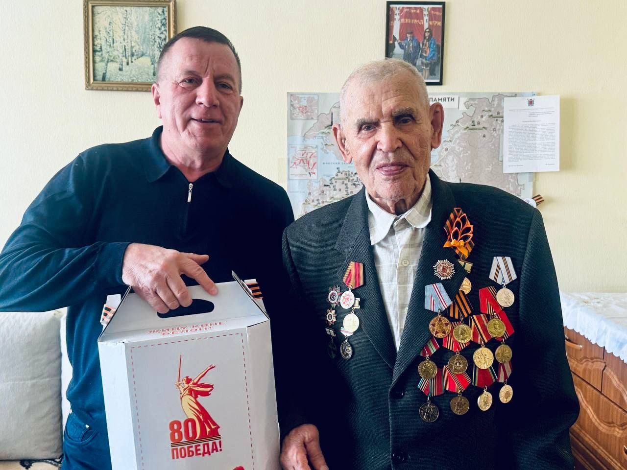 Рамис Сафиуллов поздравил ветеранов с праздником Победы