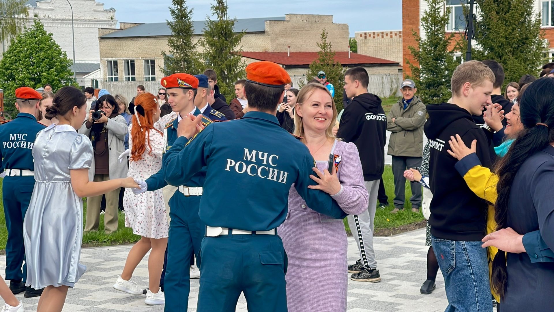 Тетюши отметили 80-летие Победы вальсом