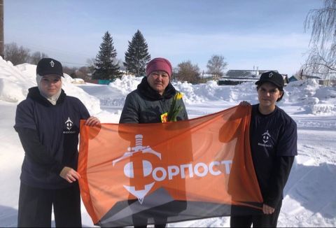 Активисты Центра «Форпост» поздравили ветеранов педагогики накануне 8 марта