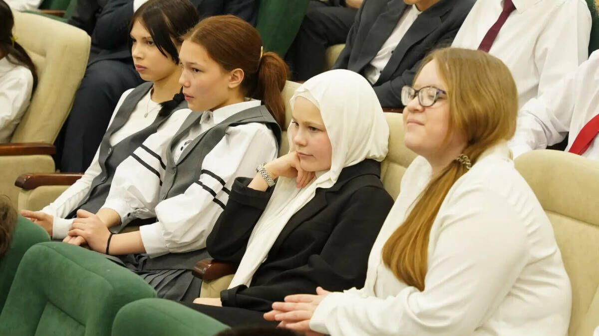 Школьникам Казани объяснили, как защититься от мошенников в мессенджерах
